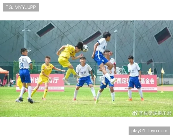 亚运足球赛场闪耀青春光芒：新星崛起引关注