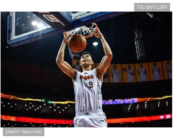 卡马文加无畏斗志与卓越技术持续闪耀,引球迷热切关注 卡马文加无畏斗志与卓越技术持续闪耀,引球迷热切关注